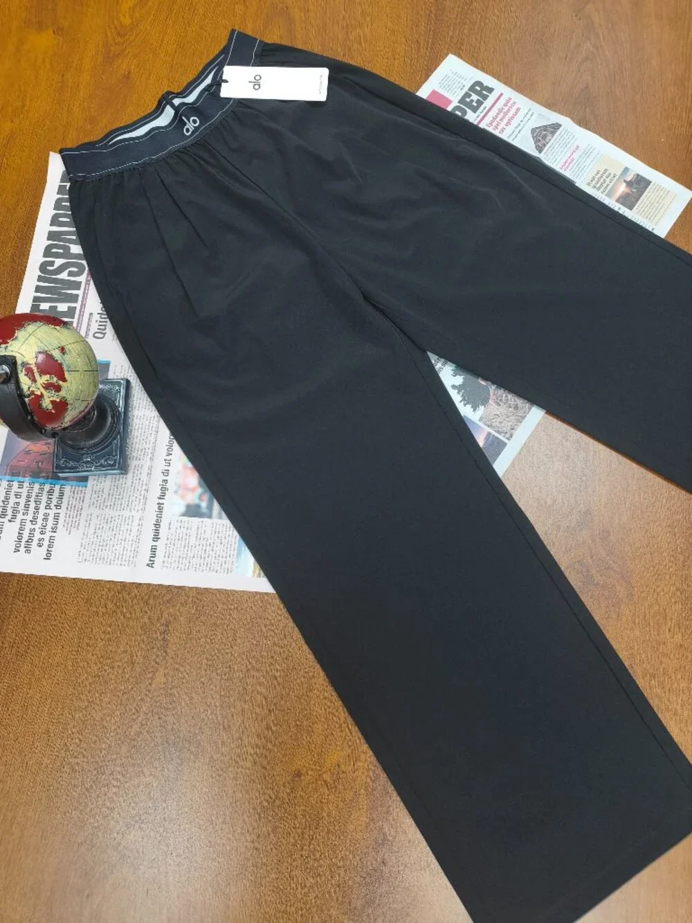 NWT Alo Yoga XS Suit Up Trouser Black💕Relaxed Straight Leg Pants 30